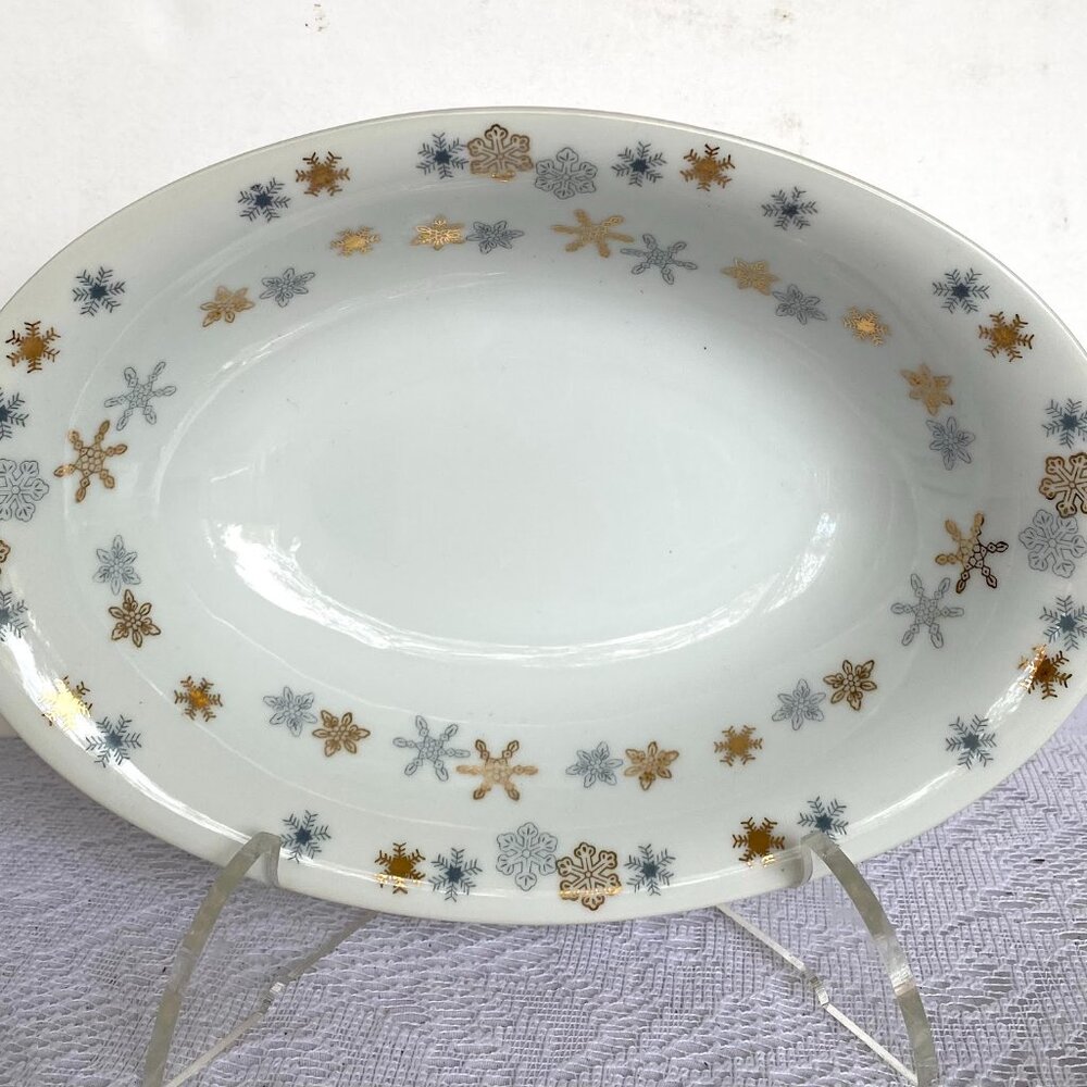 Lipper & Mann Snow Star Japan -Oval Vegetable Serving Bowl, Gold and Blue Snowfl